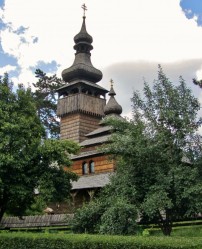 Church of Archangel Michael in the wooden style commonly seen in Zakarpattia (Sobory.ru)