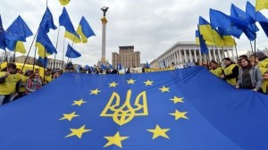 The EU flag was a prominent symbol of Ukraine's Euromaidan (img.pravda.com.ua)
